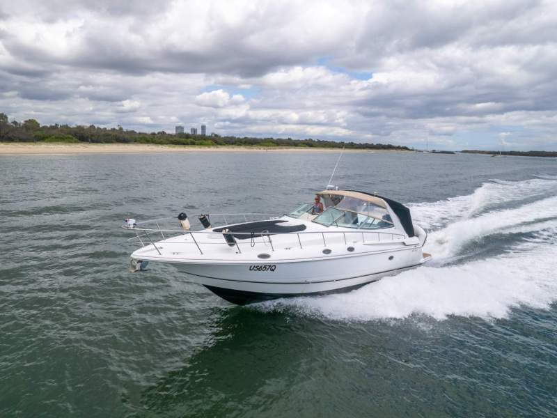 Cruisers Yachts 4270 Express Diesel Shaft Drive