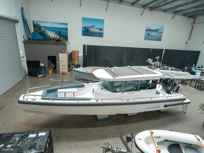 Axopar 28 Cabin