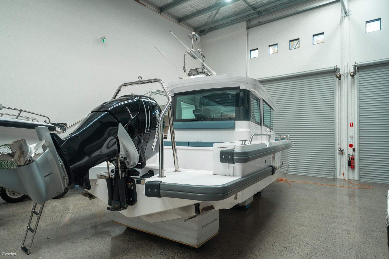 Axopar 28 Cabin