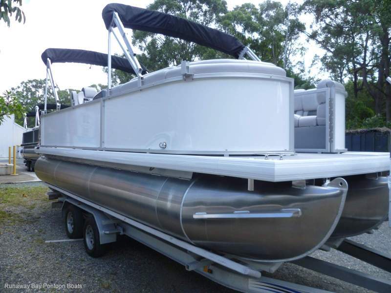 Runaway Bay Pontoon Boats 22 Tri Hull 22ft Tri-hull Luxury cruiser