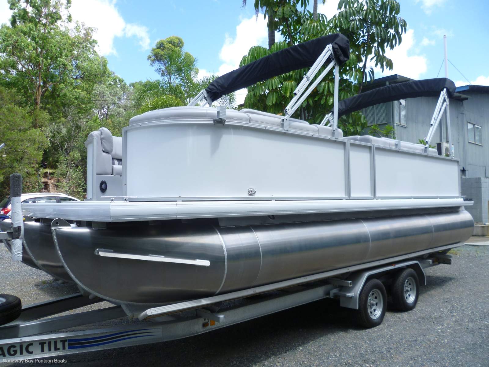New Runaway Bay Pontoon Boats 22 Tri Hull 22ft Tri-hull Luxury cruiser
