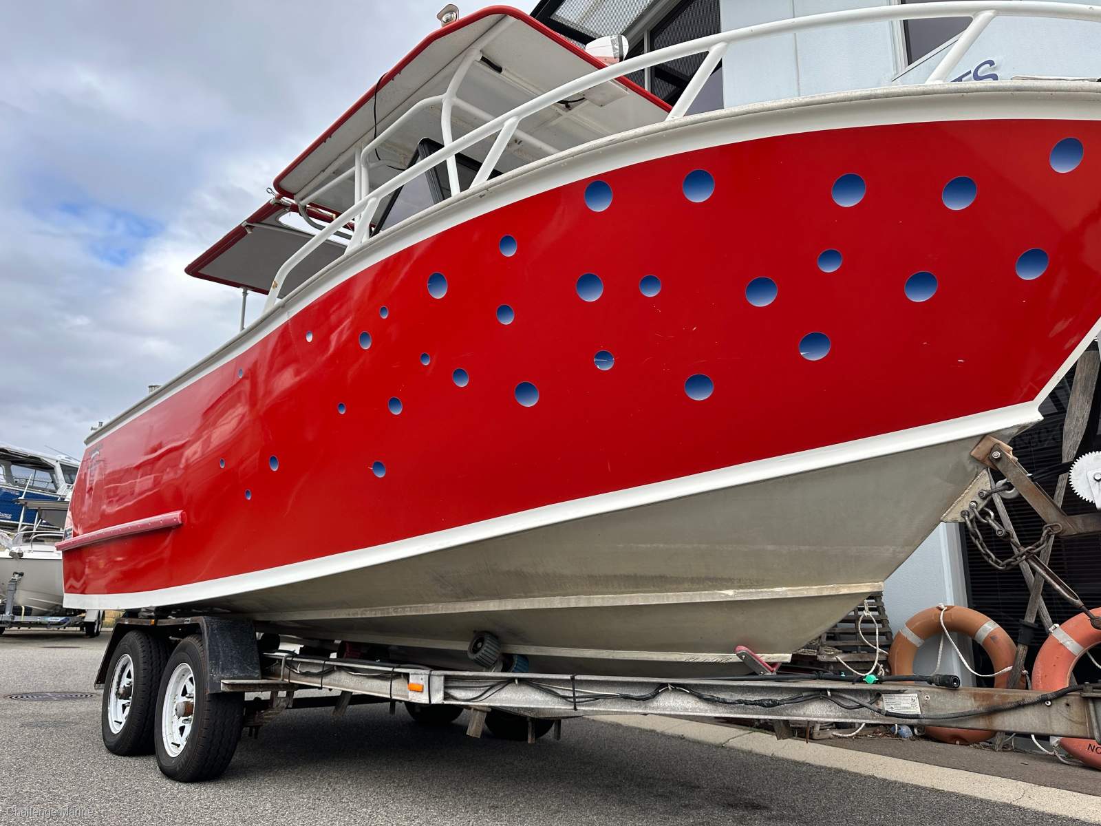 Dolphin 610 Centre Console - Suzuki 175 HP 4 stroke