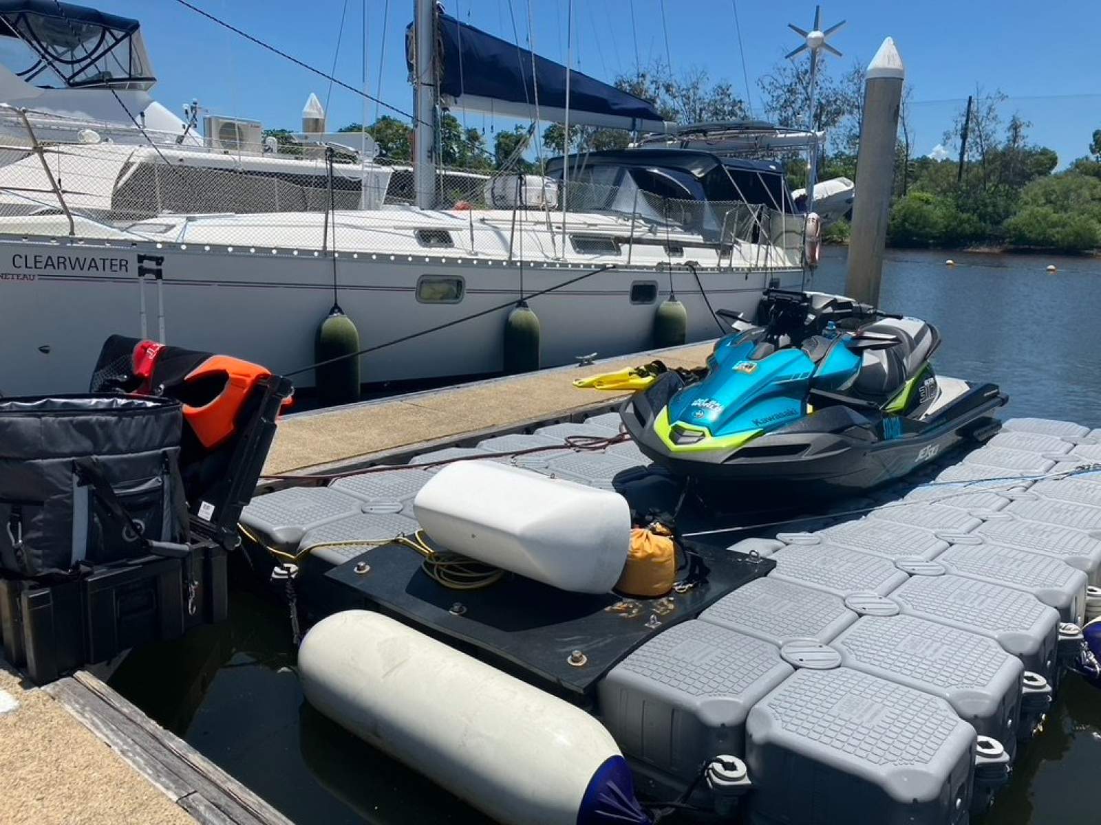 JETSKI DOCK, tender or small boat dock FLOATBRICKS - incl ELECTRIC WINCH!