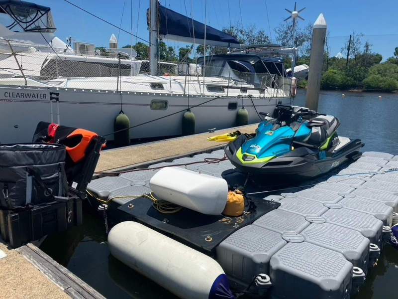JETSKI DOCK, tender or small boat dock FLOATBRICKS - incl ELECTRIC WINCH!
