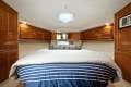 Riviera 47 Flybridge - Hydraulic swim platform