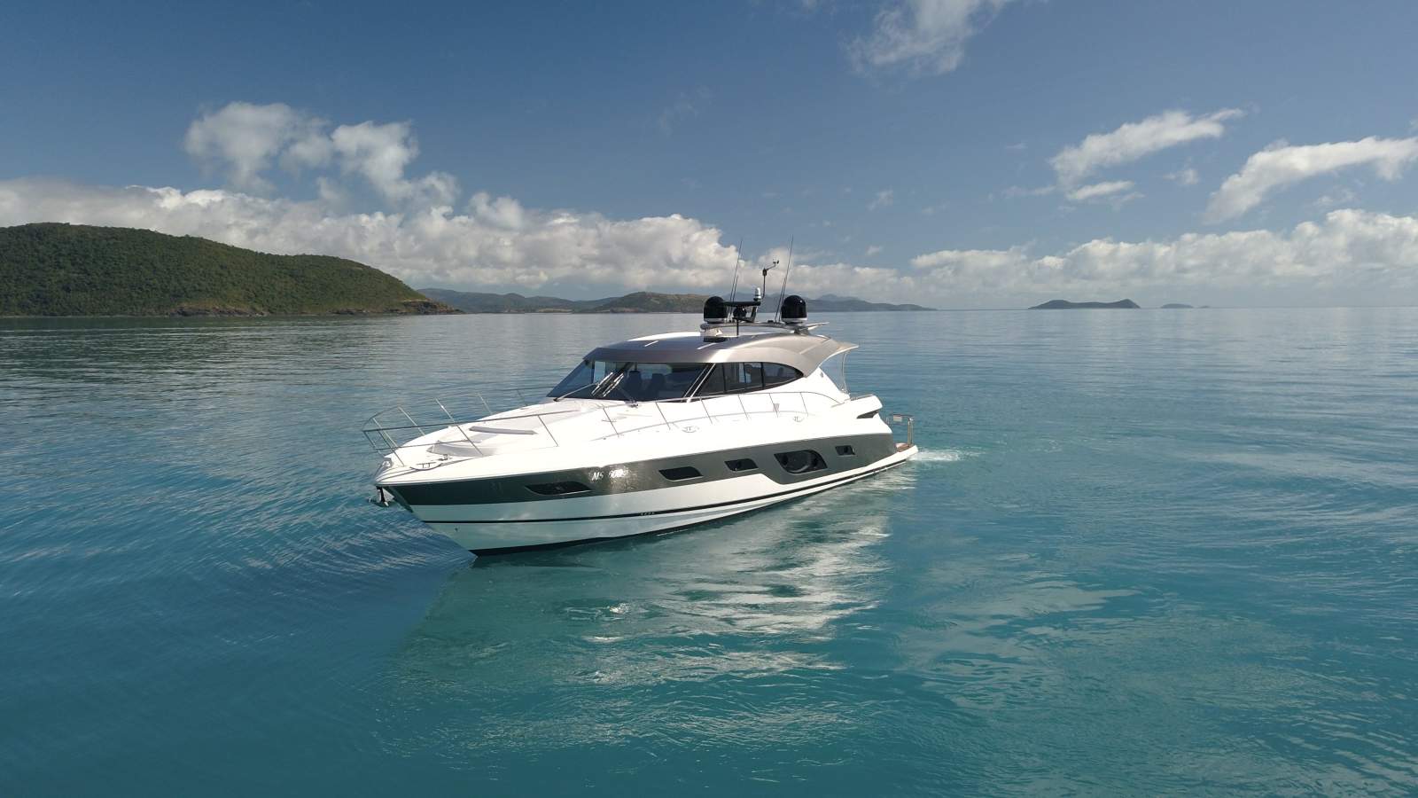 Riviera 6000 Sport Yacht Platinum Edition