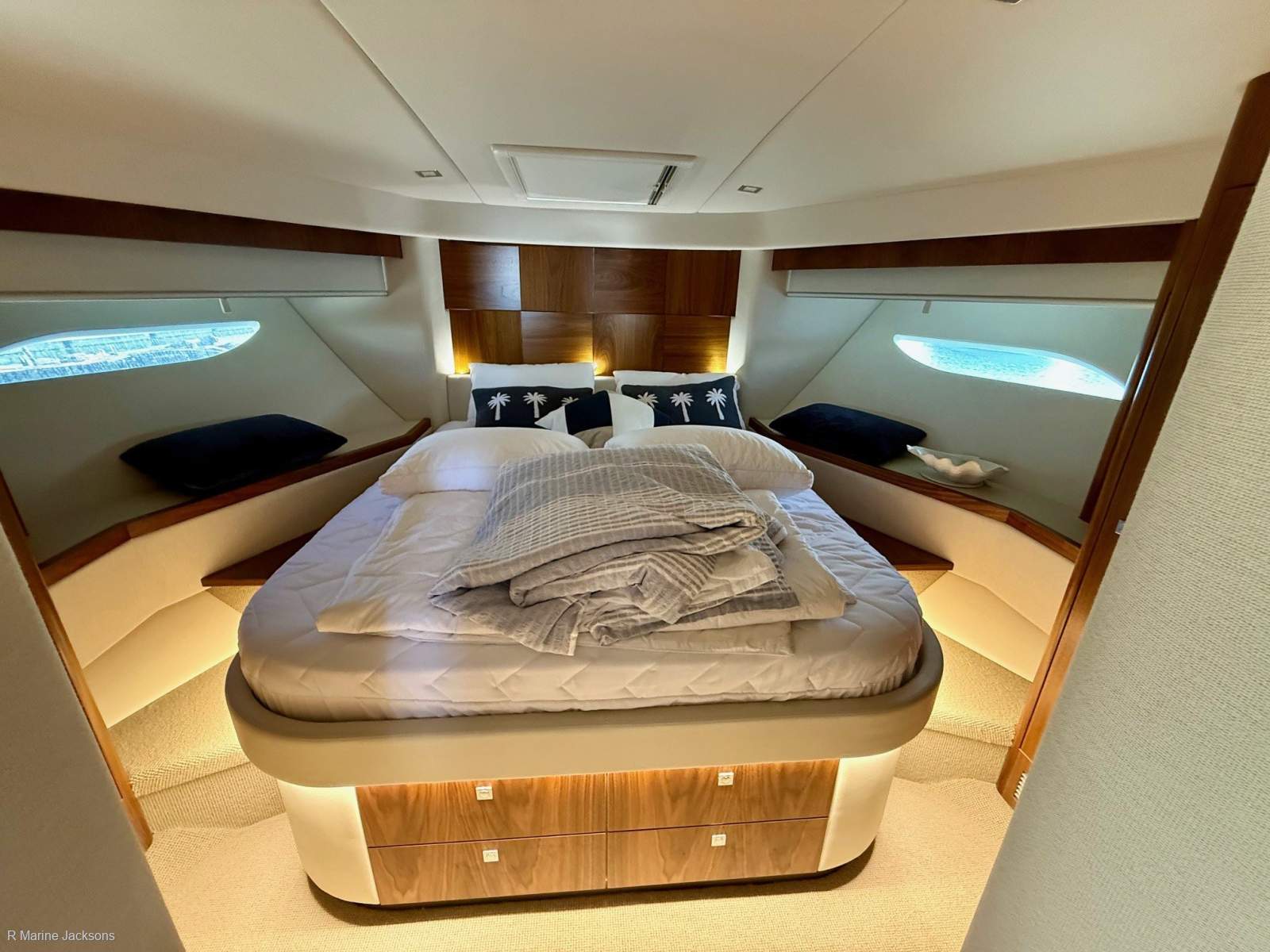 6000 Platinum Riviera 6000 Sport Yacht Platinum Edition Boat Brokers of Tasmania