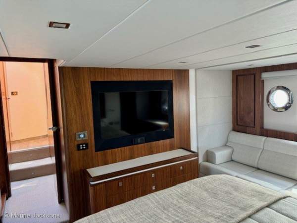 6000 Platinum Riviera 6000 Sport Yacht Platinum Edition Boat Brokers of Tasmania