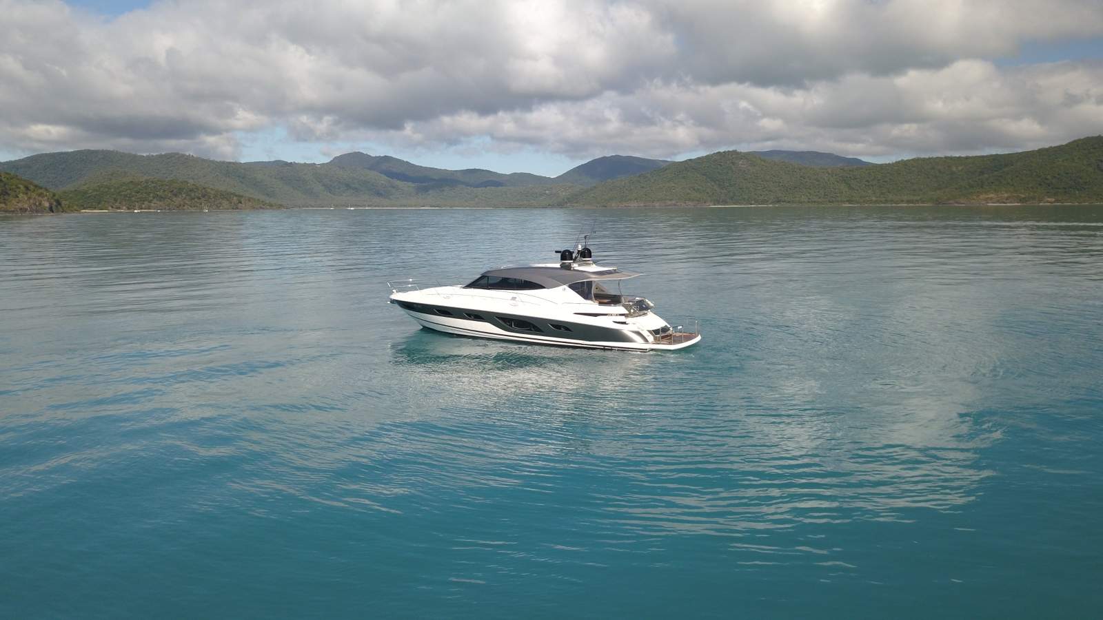 Riviera 6000 Sport Yacht Platinum Edition
