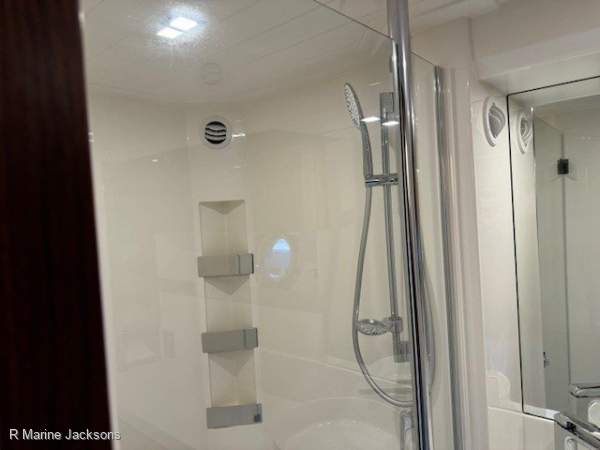 6000 Platinum Riviera 6000 Sport Yacht Platinum Edition Boat Brokers of Tasmania