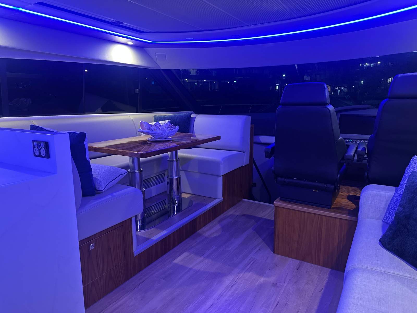 6000 Platinum Riviera 6000 Sport Yacht Platinum Edition Boat Brokers of Tasmania