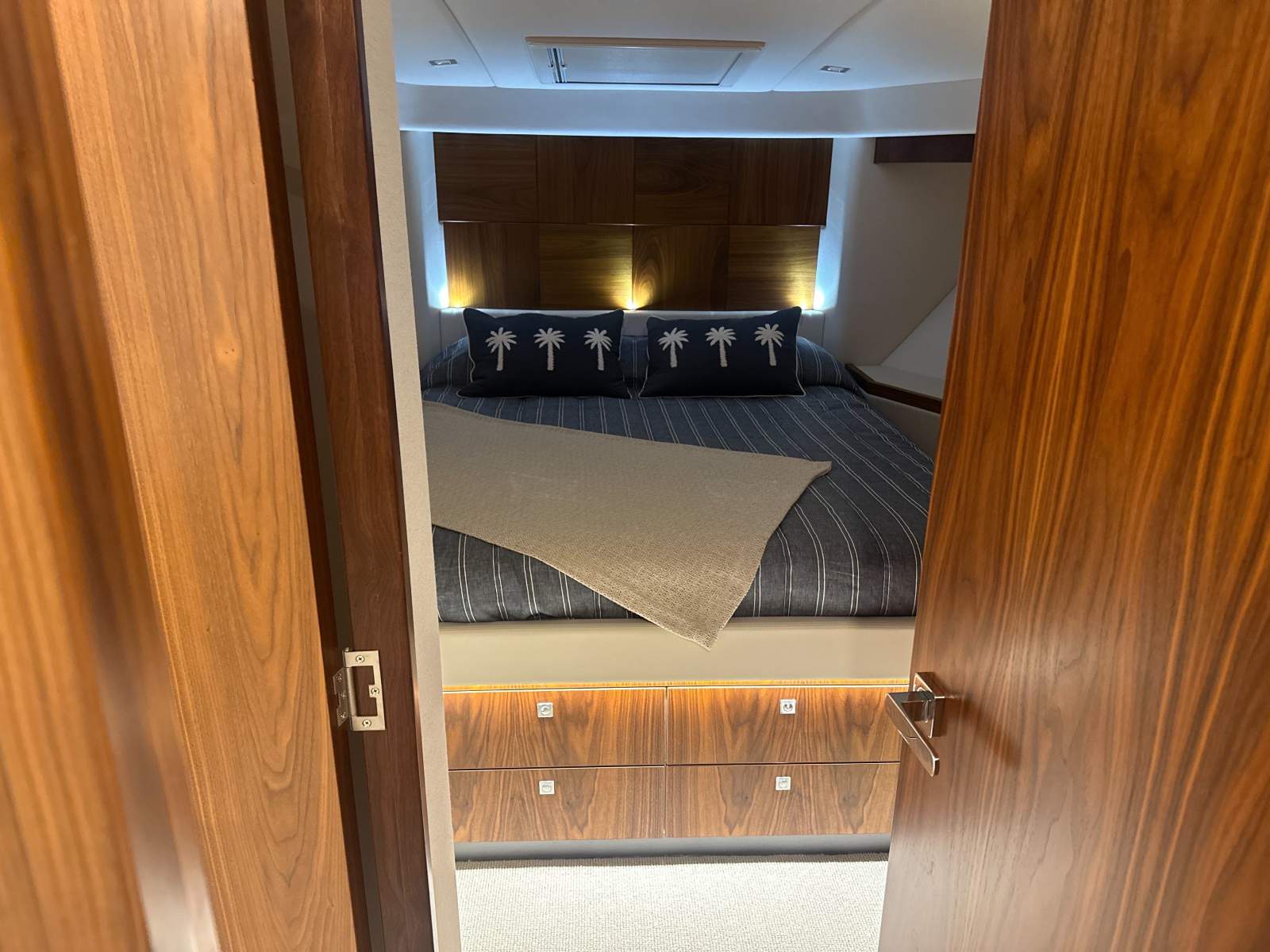 6000 Platinum Riviera 6000 Sport Yacht Platinum Edition Boat Brokers of Tasmania