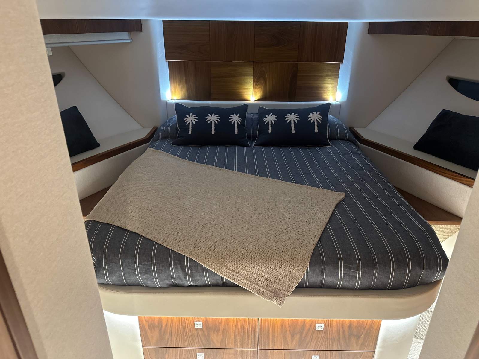 6000 Platinum Riviera 6000 Sport Yacht Platinum Edition Boat Brokers of Tasmania