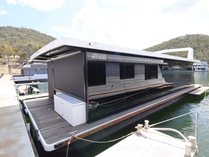 DAY BOAT