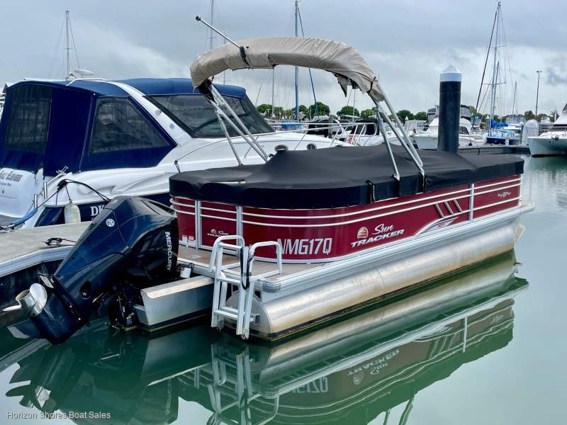 Sun Tracker Party Barge 22 XP3
