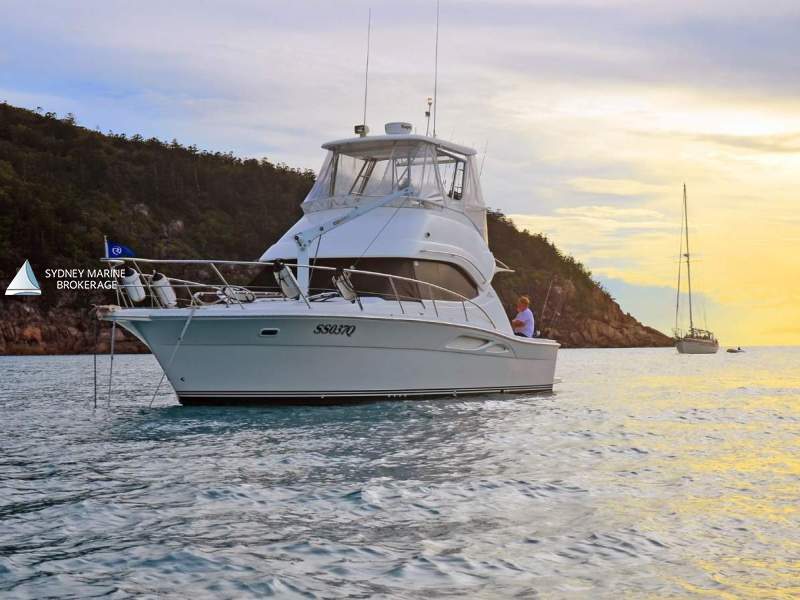 Riviera 37 Flybridge