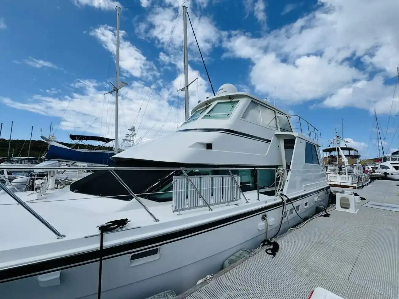 Hatteras 52