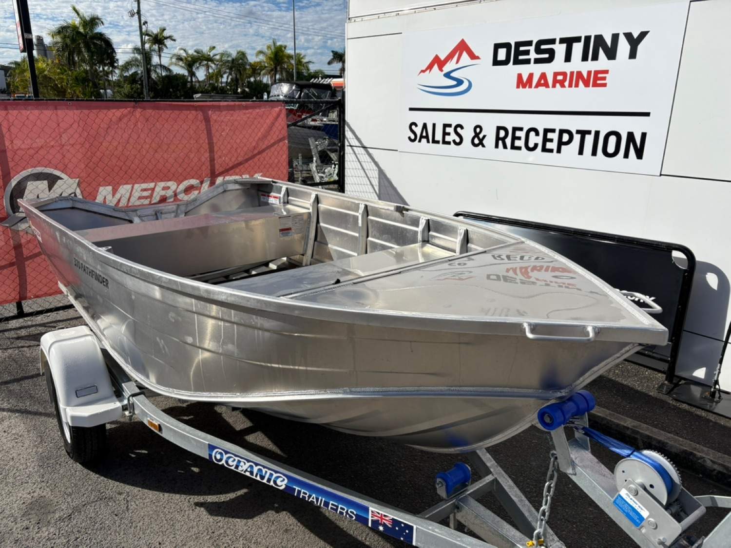 New Horizon 370 Pathfinder
