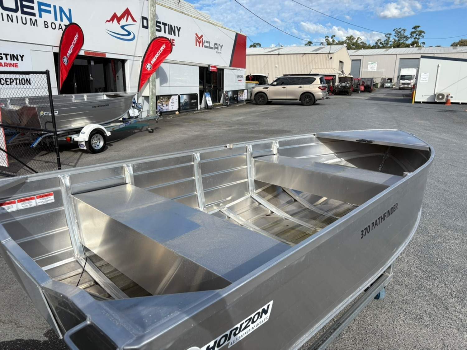 New Horizon 370 Pathfinder