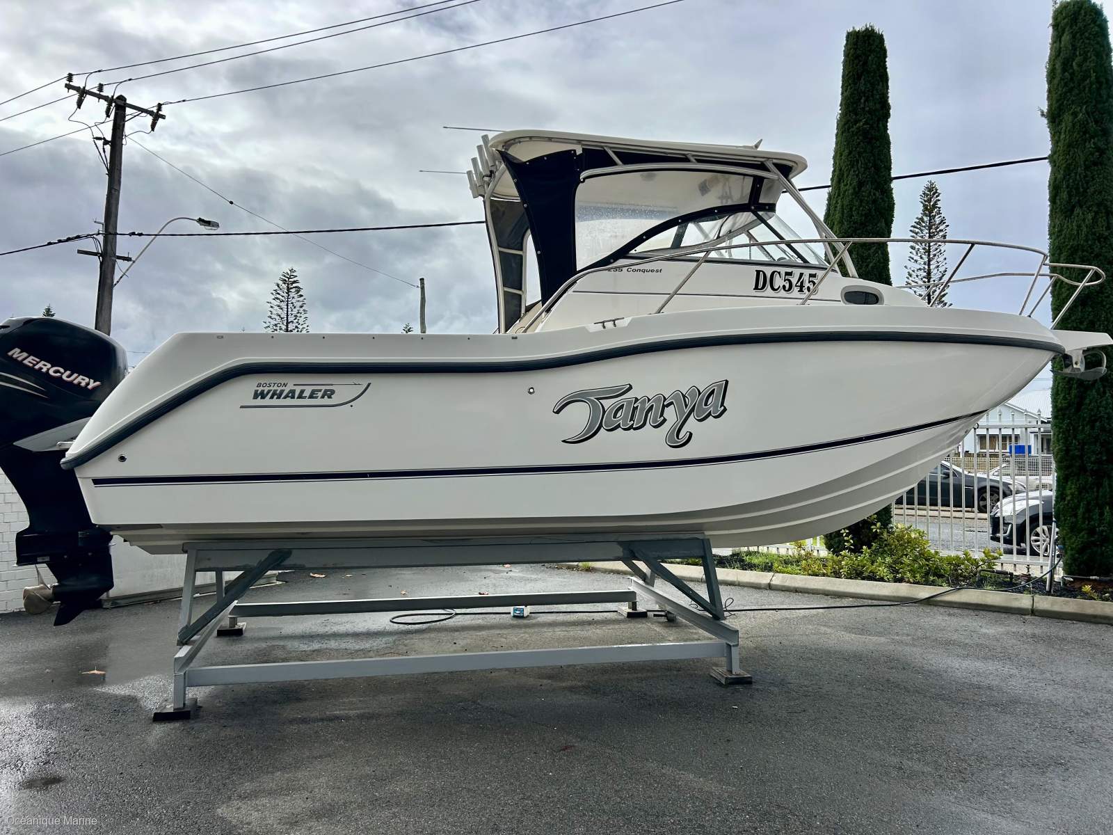 Boston Whaler 255 Conquest