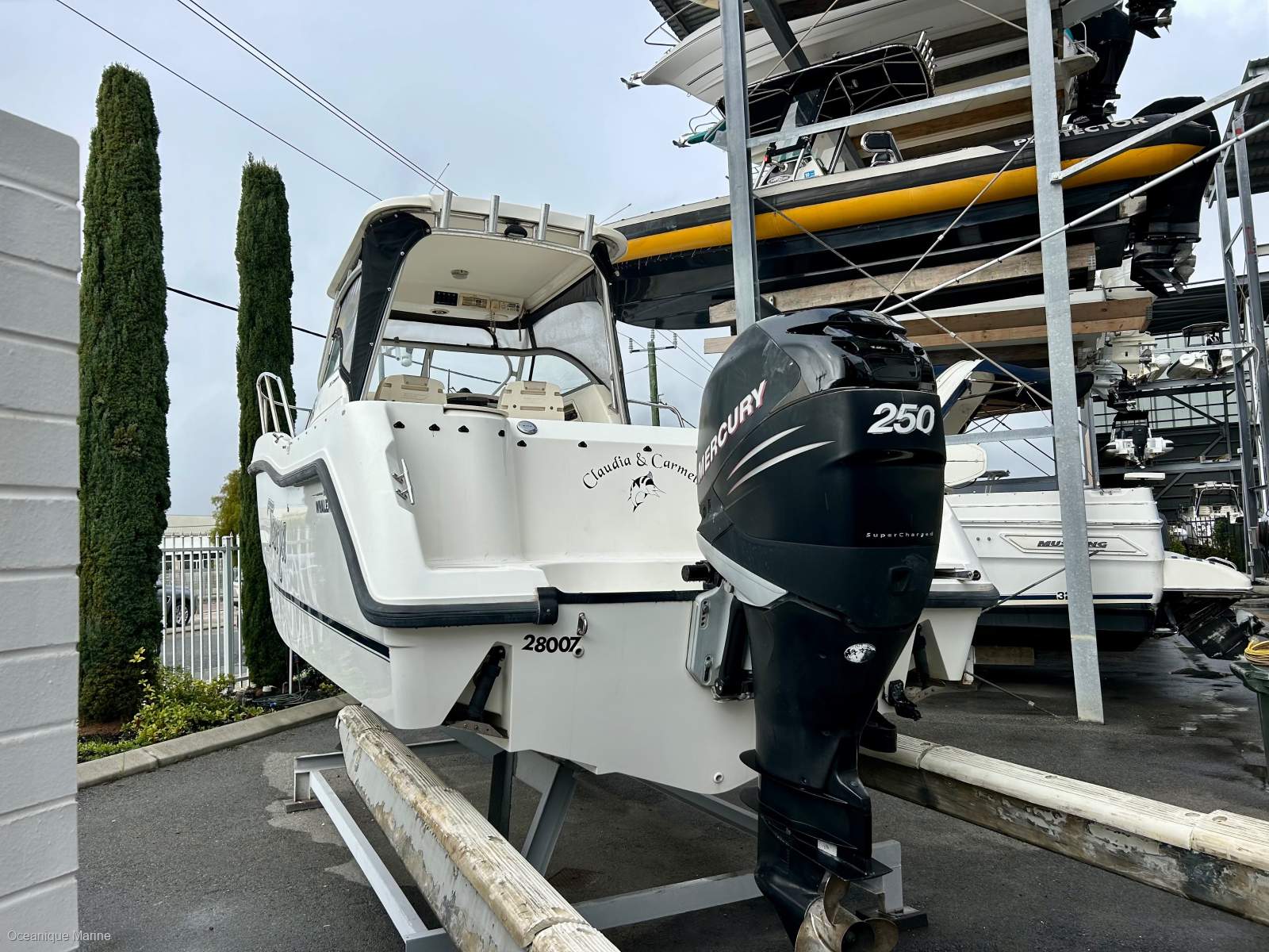 Boston Whaler 255 Conquest