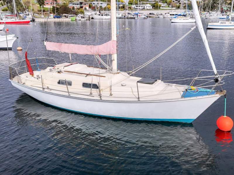 Sailmaster 845 NEW STANDING RIGGING, SUPERBLY FINISHED!!