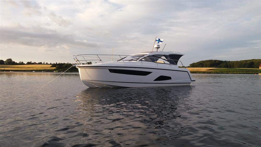 Sealine S330