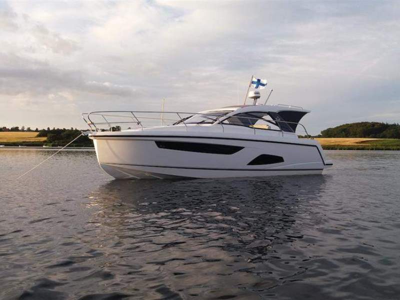 Sealine S330