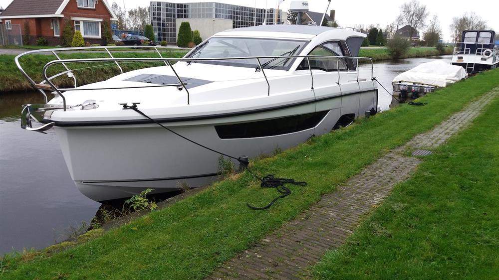 Sealine S330