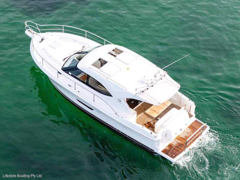 Riviera 3600 Sport Yacht Series 11 2009