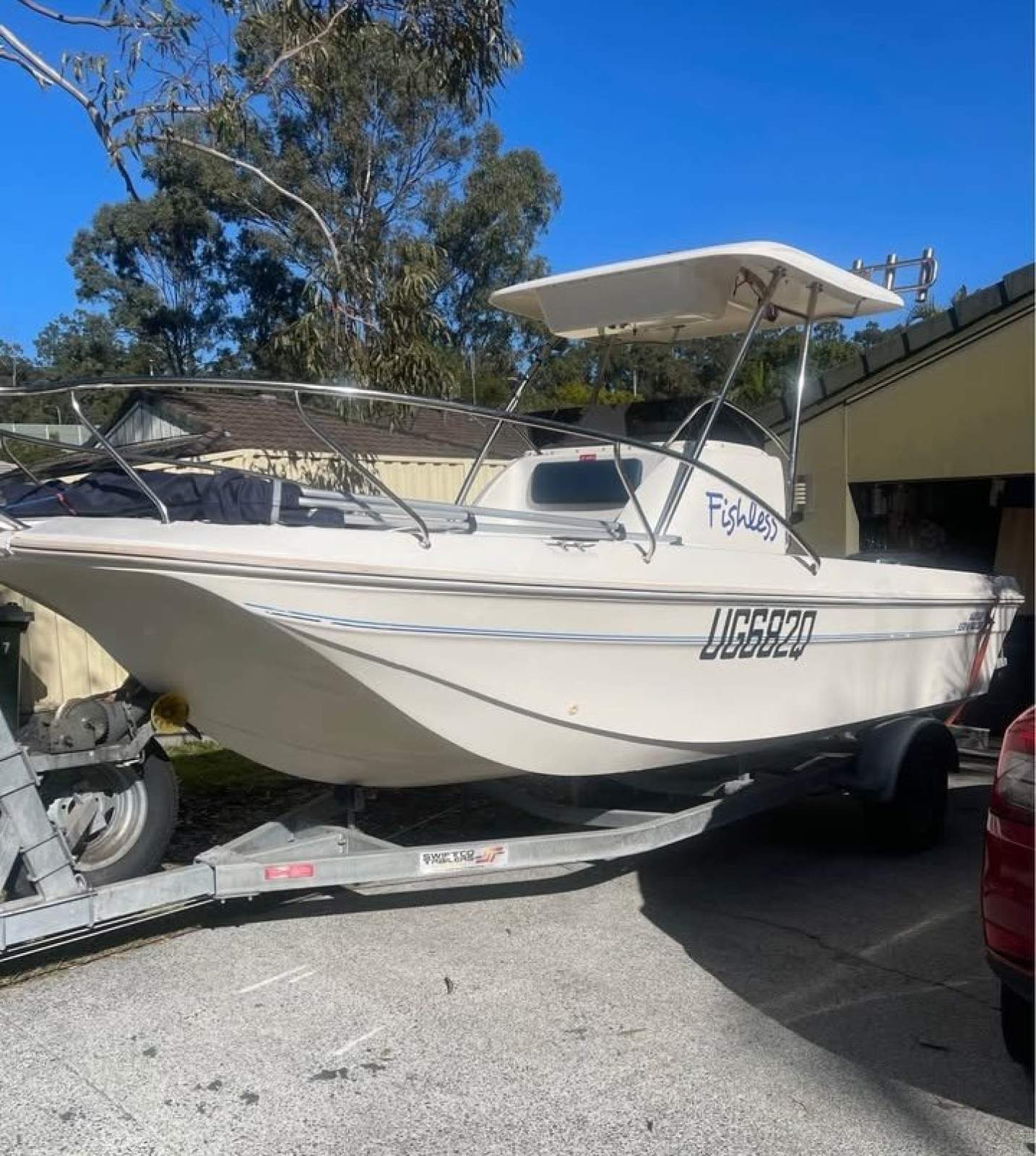 Aussie Whaler 550 Centre Console