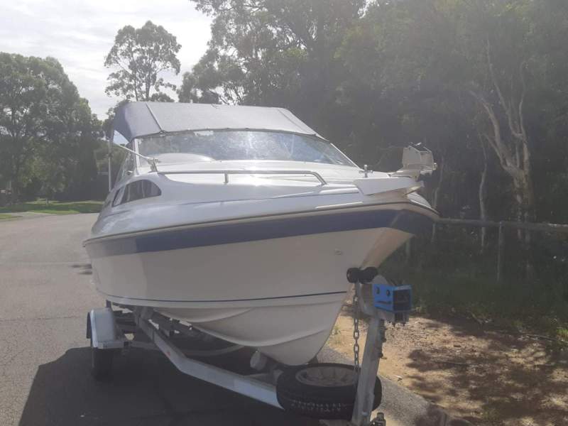 Freedom 5.30 Escape Half Cabin
