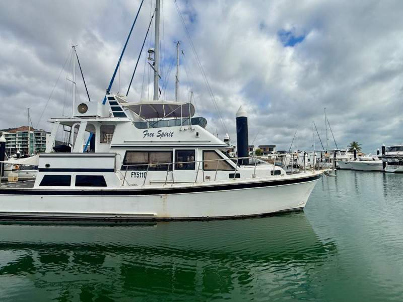 Bestway LaBelle 44 Flybridge