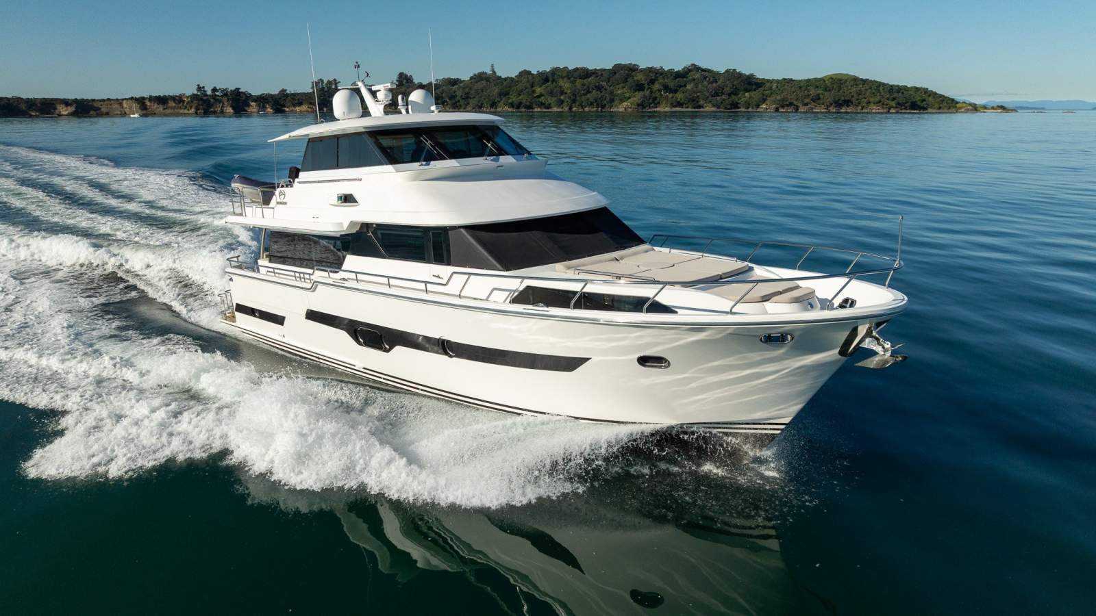 Horizon Yacht V74 EXTENSIVE LIST OF UPGRADES