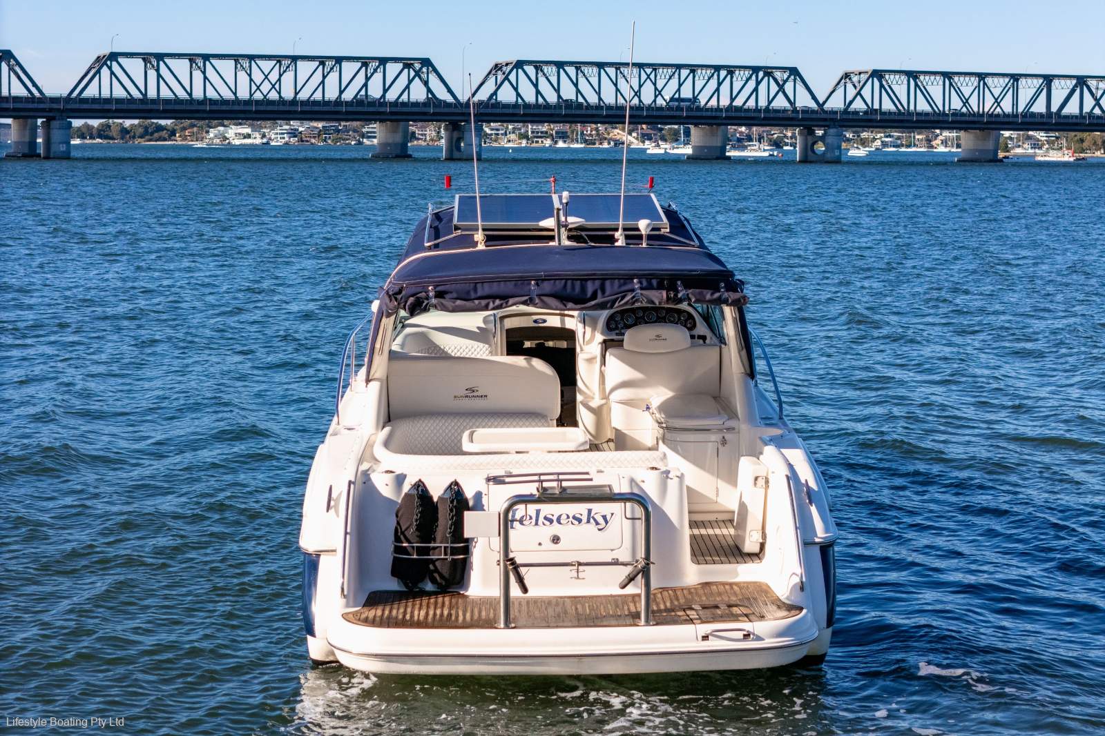 Sunrunner 3700LE 2004 Sports Cruiser