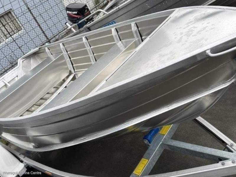 Makocraft 376 Topper Tracker HULL ONLY