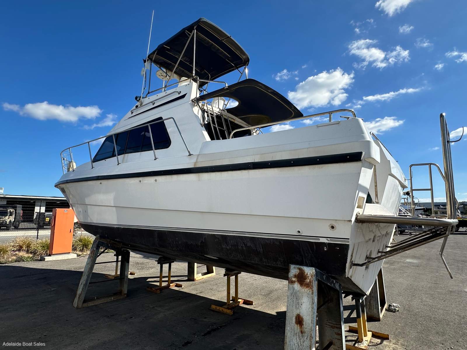 Randell 32 Flybridge Cruiser