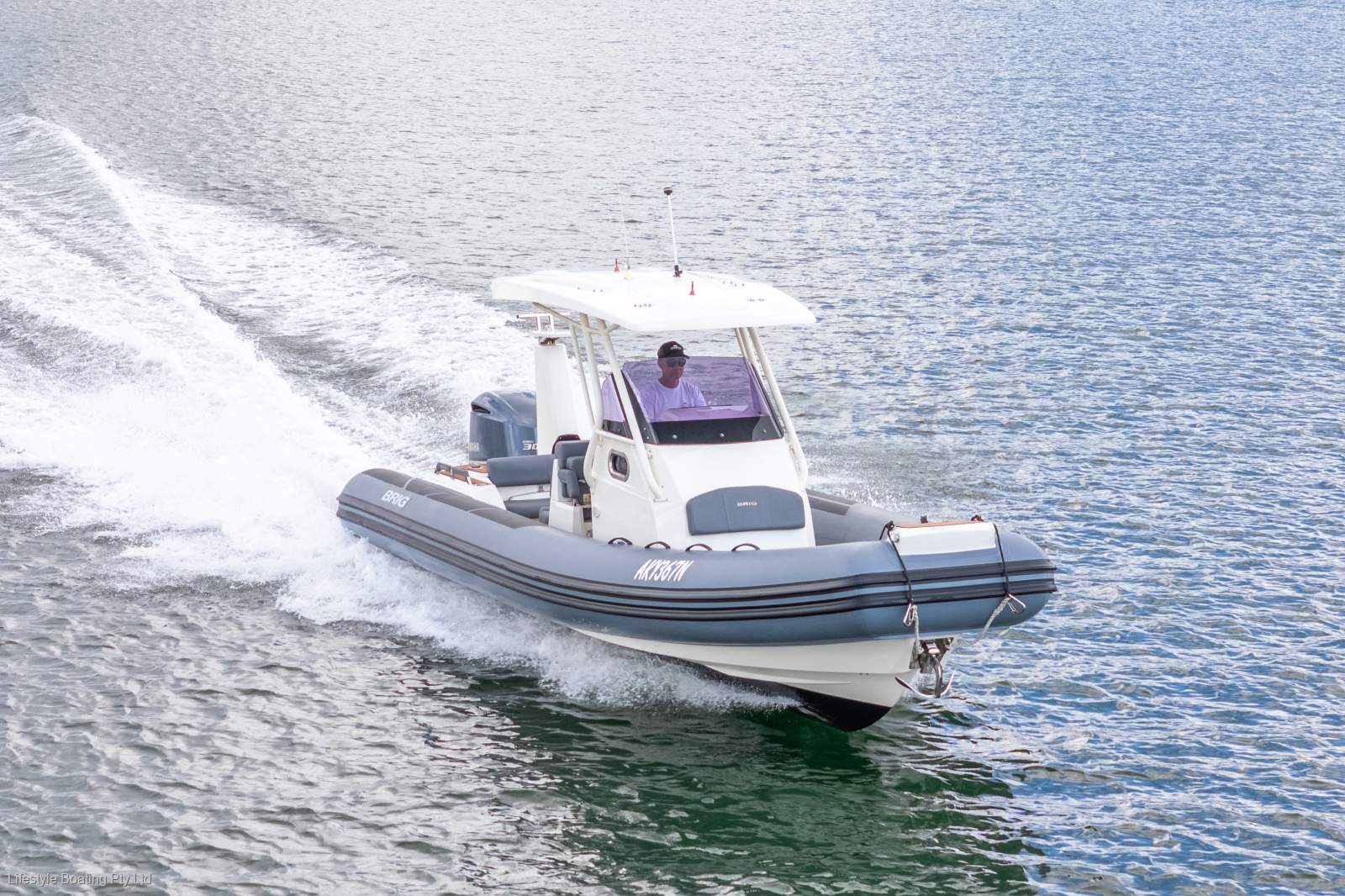 Brig Eagle 8 2121