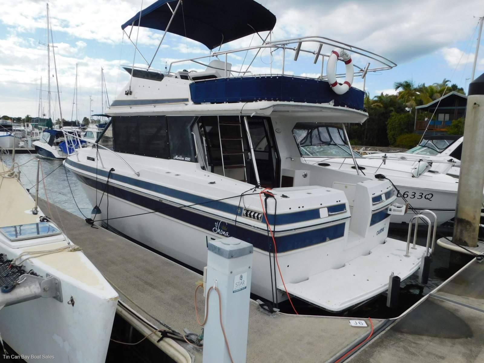 Markline 1000 Deluxe Flybridge Cruiser