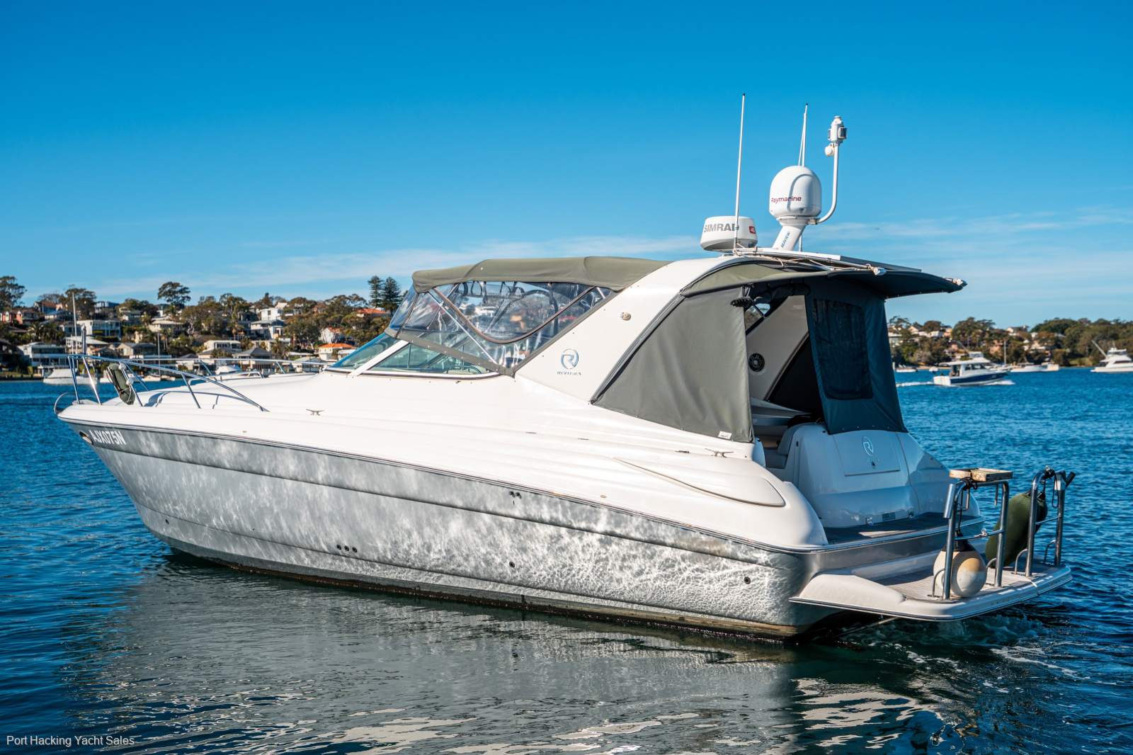 Riviera M370 Sports Cruiser