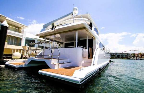 Coral Coast Power Catamaran 61 - PORTUGUESE BRIDGE