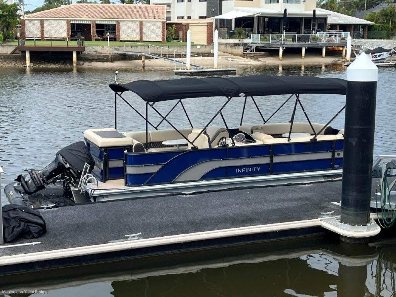 Infinity Pontoon Boat 2385