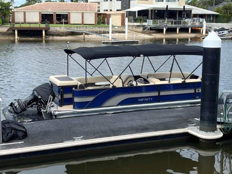 Infinity Pontoon Boat 2385