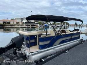 Infinity Pontoon Boat 2385