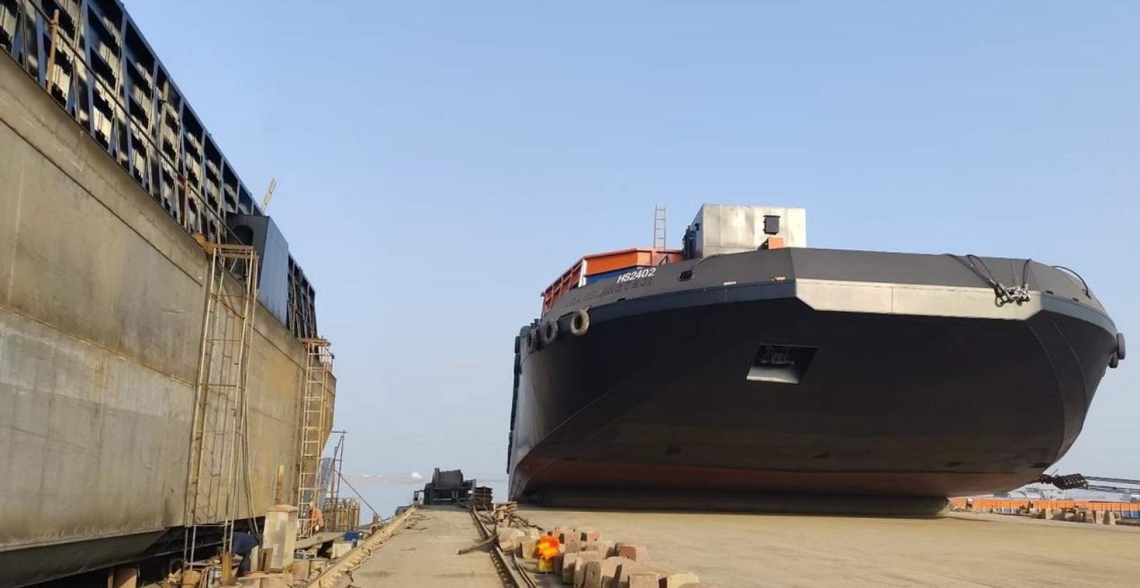 2x 94.5m Brand New Deck Barges
