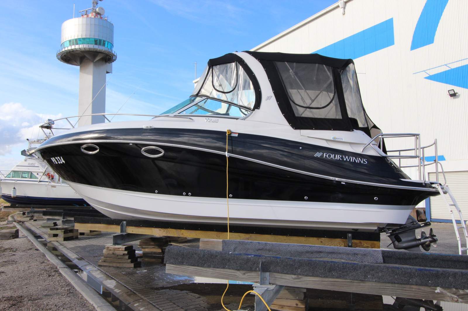 Four Winns V278