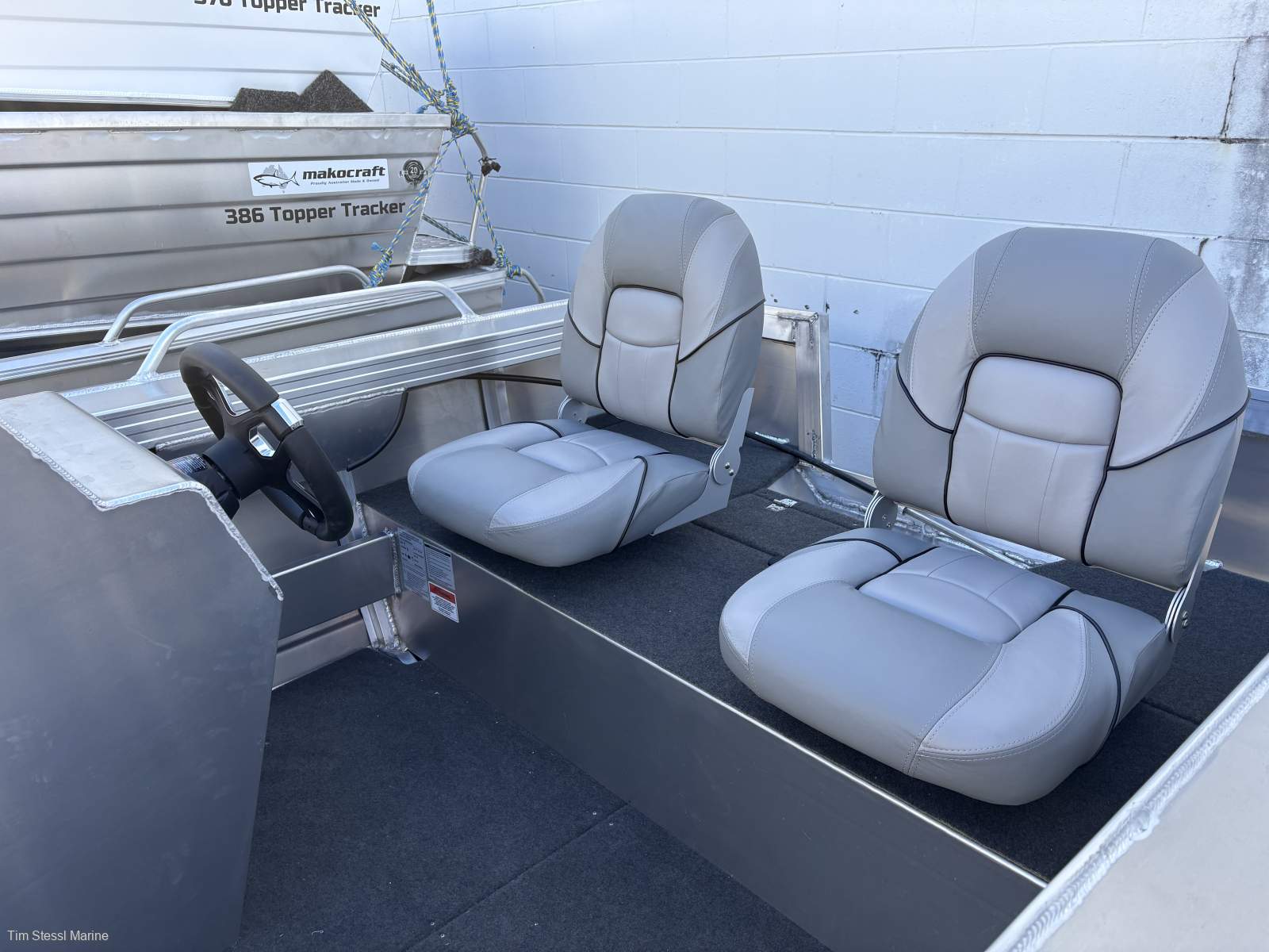 New Makocraft 425 Commander HD