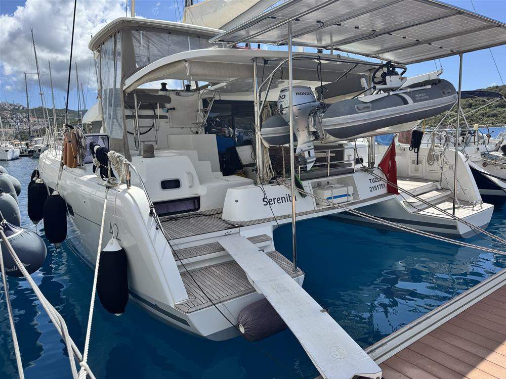 Lagoon 42