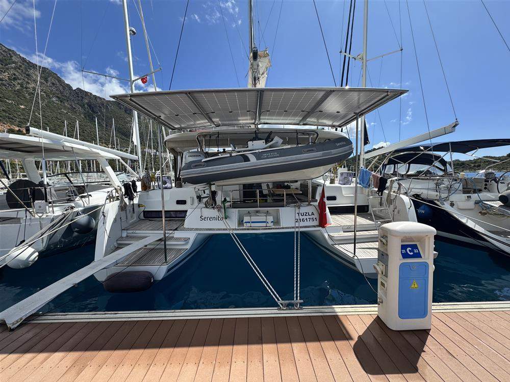 Lagoon 42