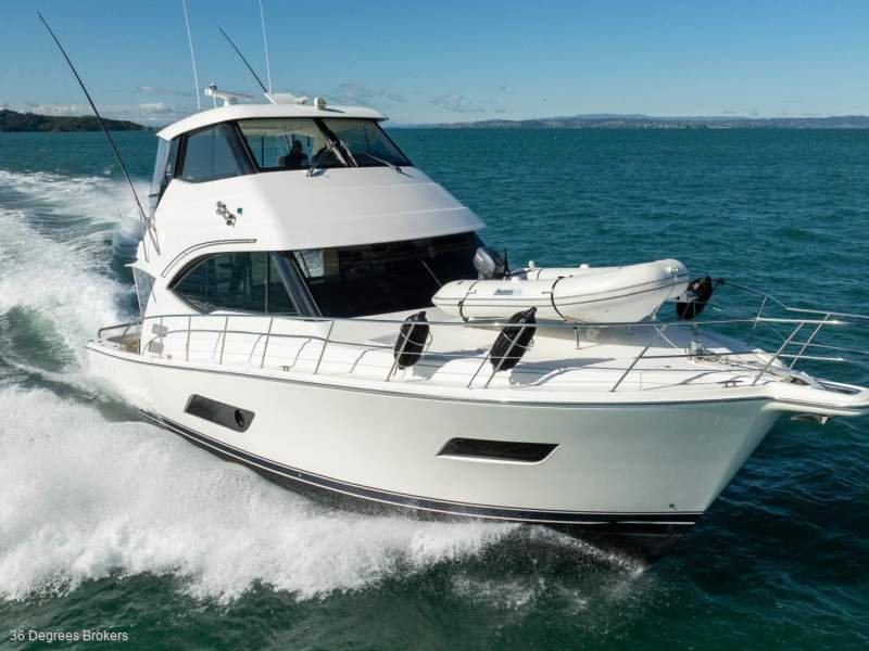 Riviera 52 Enclosed Flybridge